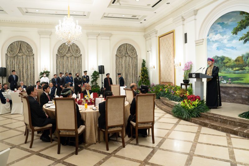 In honor of His Majesty the Sultan, the Singaporean President holds a dinner