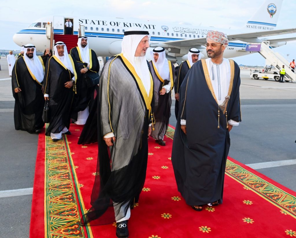 Kuwait-Foreign-Minister-arrives-in-Muscat