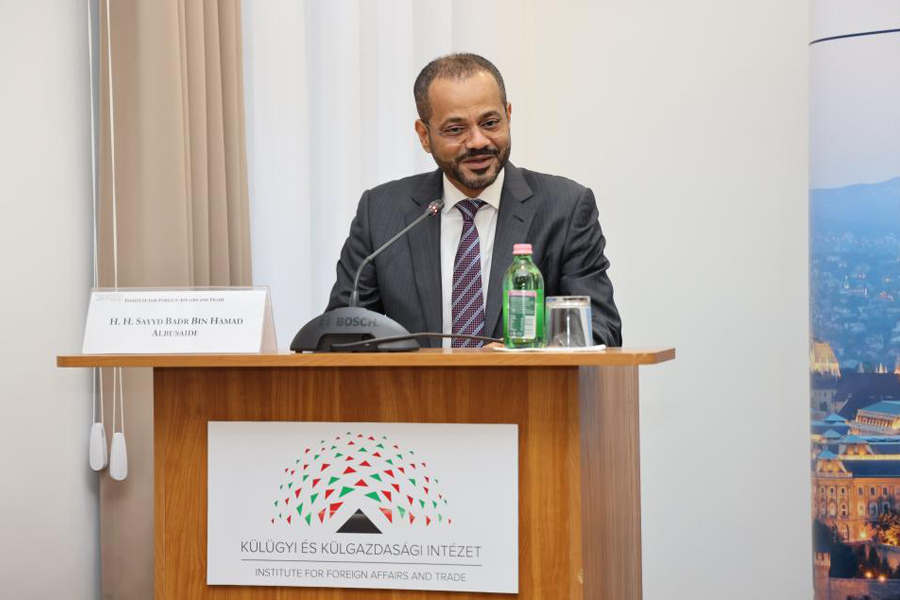 Oman-Foreign-Minister-delivers-lecture-in-Hungary