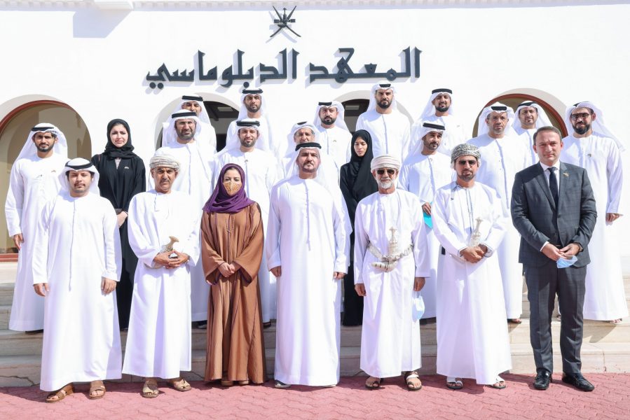 Diplomatic Institute hosts UAE delegation - FM.gov.om