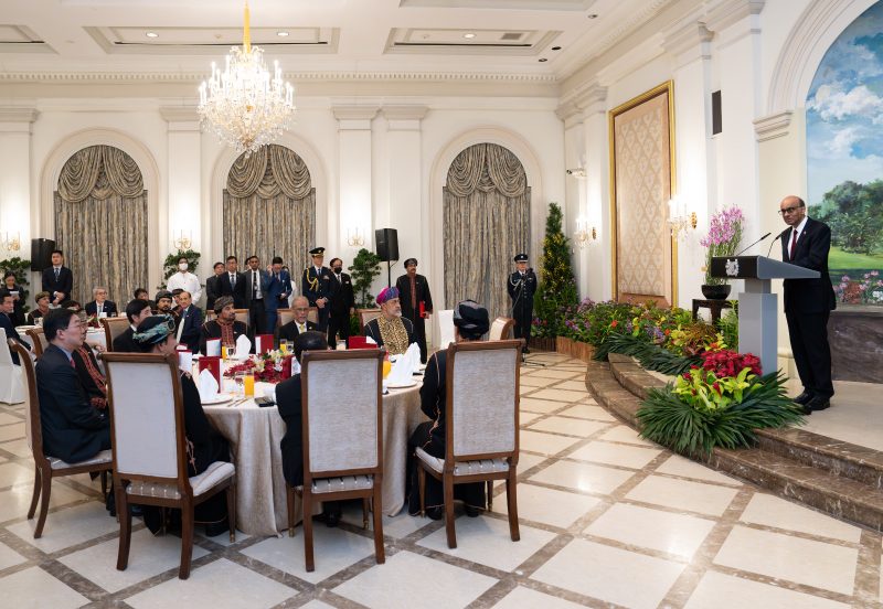 In honor of His Majesty the Sultan, the Singaporean President holds a dinner