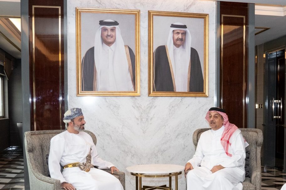 Qatar: Deputy Prime Minister receives Oman Ambassador