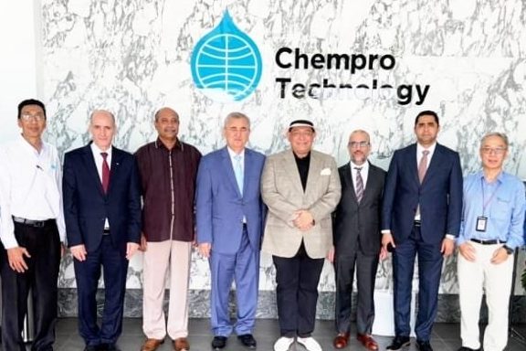 Malaysia: The Ambassador of the Sultanate of Oman visits a leading factory in the chemical industry