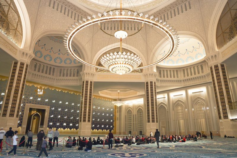 Minister visits Astana Grand Mosque