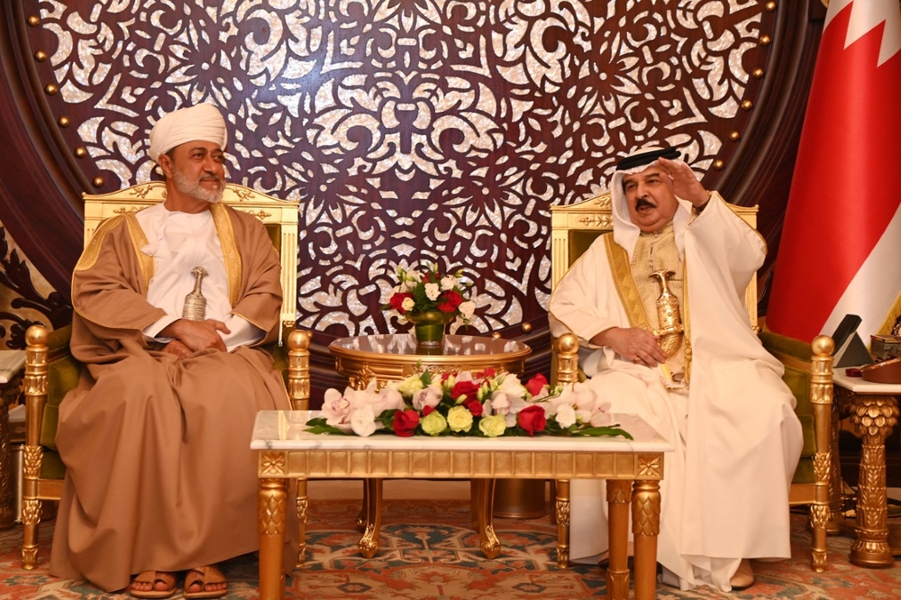 HM-and-King-of-Bahrain-hold-meeting