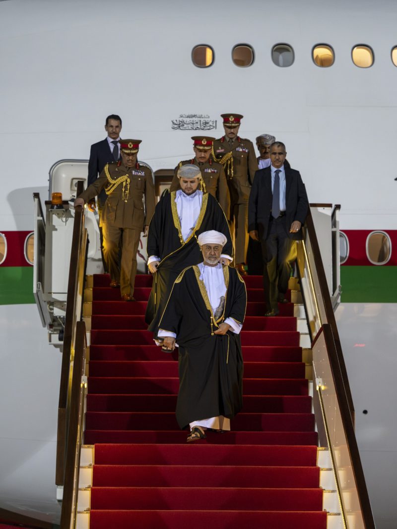 His Majesty returns from Kuwait2