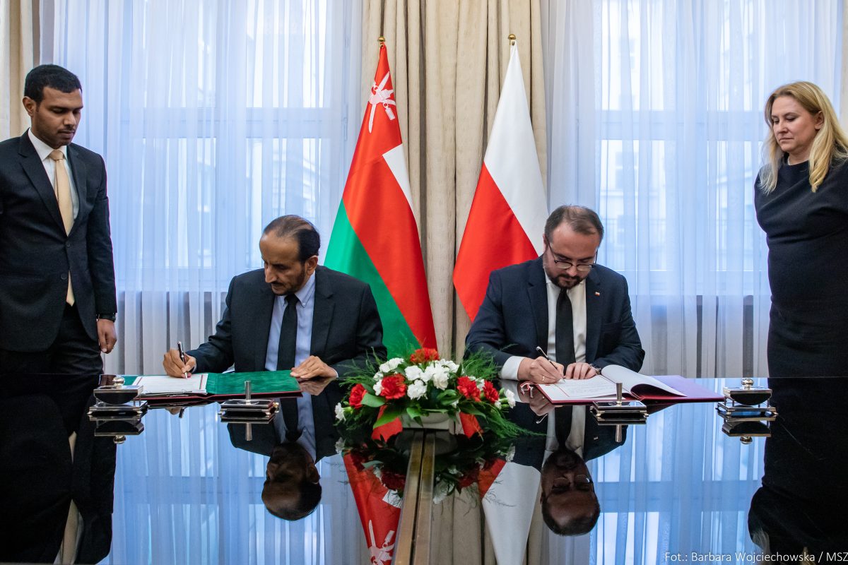 Oman-Poland-sign-visa-waiver-agreement