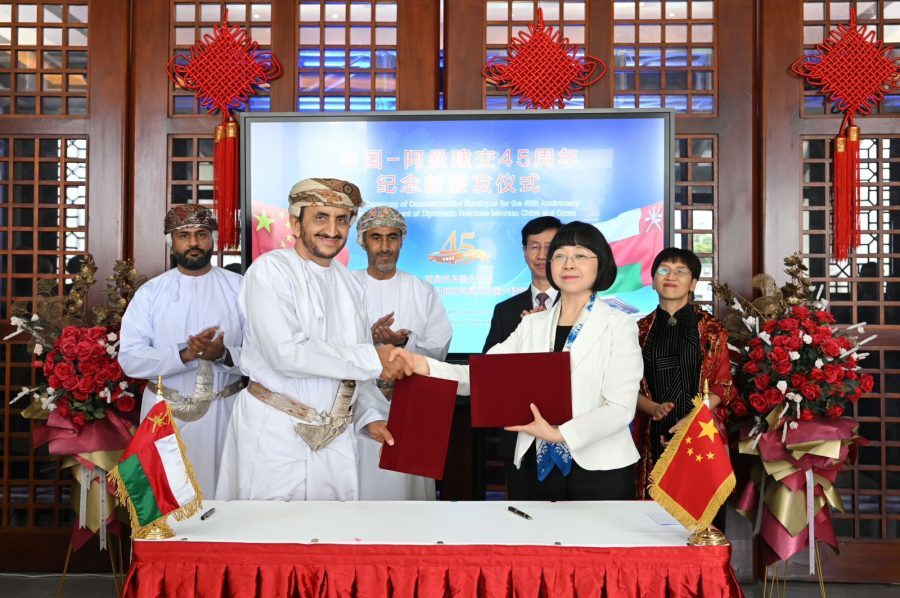 Sheikh-Khalifa-with-Chinese-Ambassador-in-Muscat