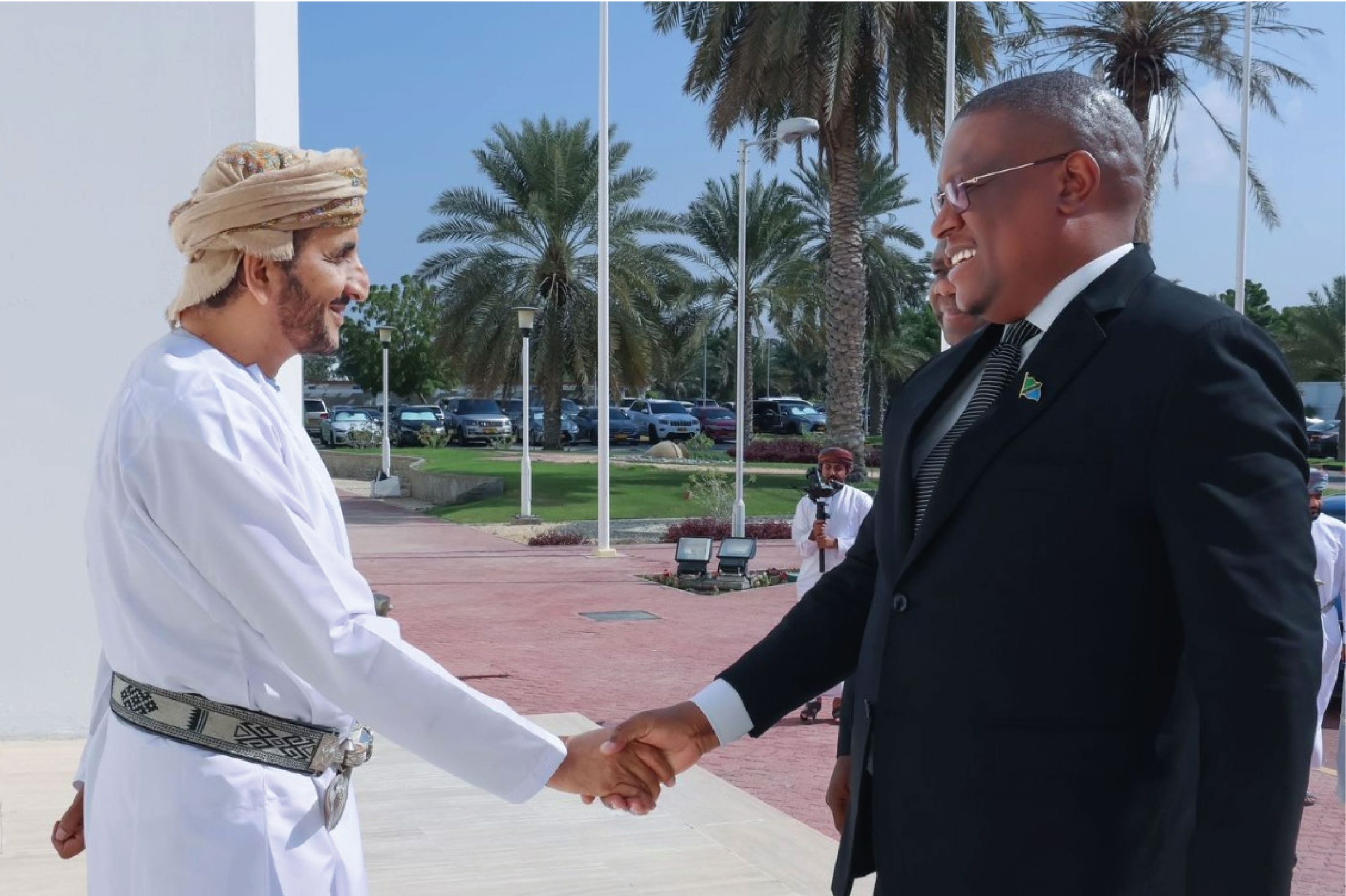 Sheikh-Khalifa-Alharthy-recieves-Tanzanian-minister