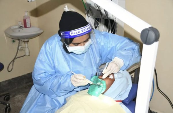 Zanzibar-Omani-dental-students-offer-help4