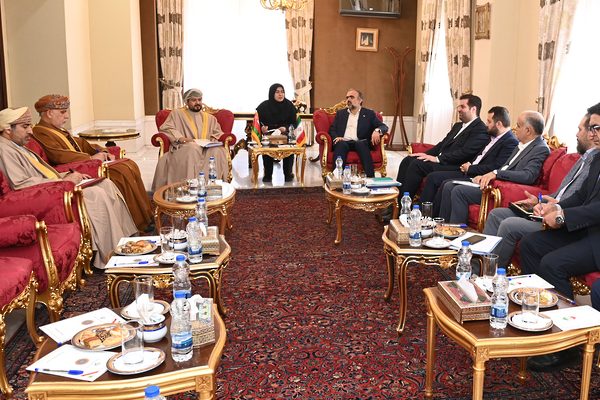 Oman-Commerce-Minister-Qais-meets-Iranian-Industry-Minister