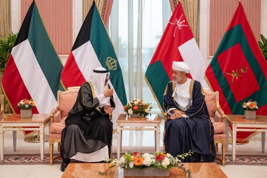 His Majesty the Sultan and His Highness the Sheikh, Emir of the State of Kuwait, hold a discussion session